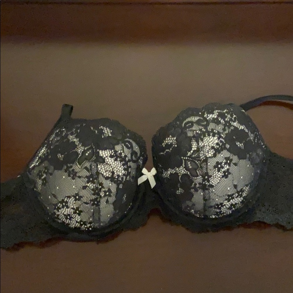Victoria’s Secret angels lined Demi 34C